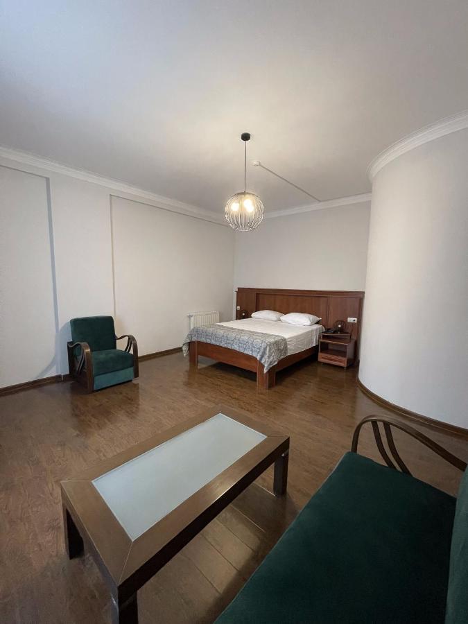 Aristocrat Hotel Tbiliszi Kültér fotó