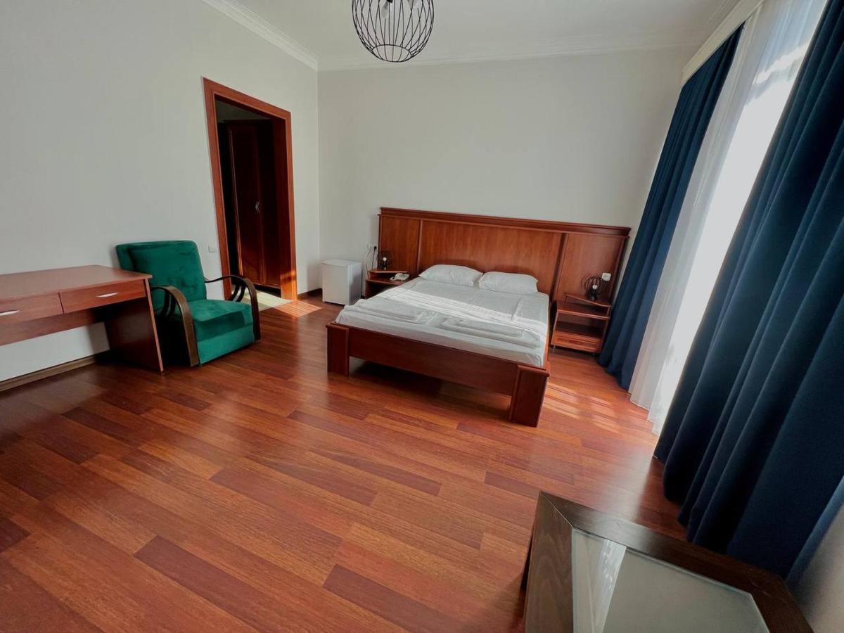 Aristocrat Hotel Tbiliszi Kültér fotó