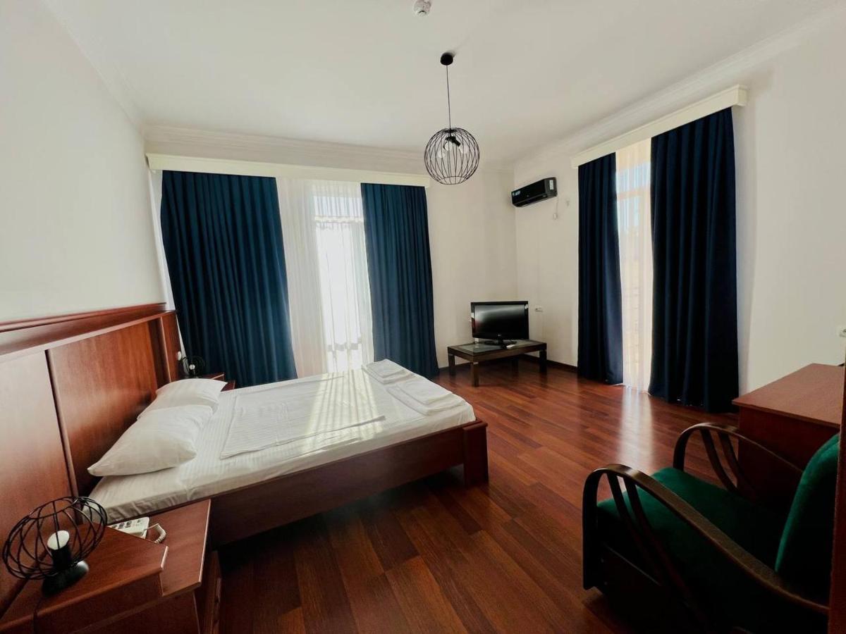 Aristocrat Hotel Tbiliszi Kültér fotó